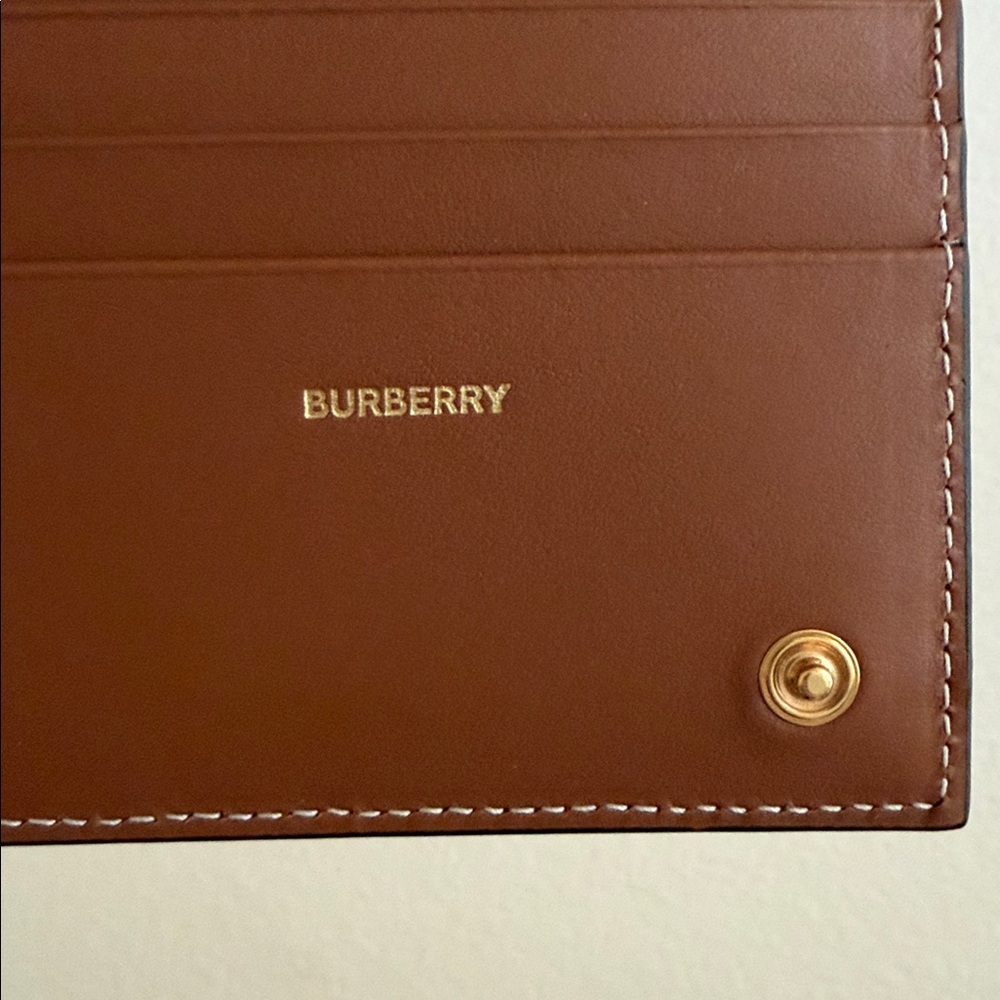 Burberry Large Bi-Fold Snap Wallet - Great Condition - Picture 7 of 10